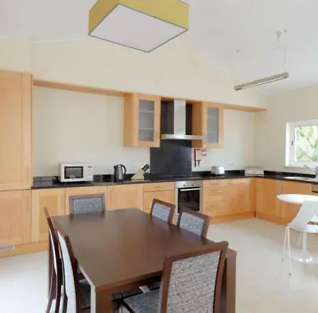 ヴィラ Canada Sleeps 6 With Pool Air Con And Wifi