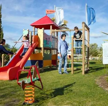 ヴィラ Canada Sleeps 6 With Pool Air Con And Wifi