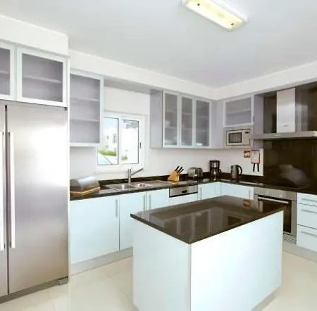Canada Sleeps 6 With Pool Air Con And Wifi