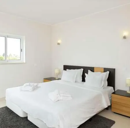 Canada Sleeps 6 With Pool Air Con And Wifi * カルヴォエイロ