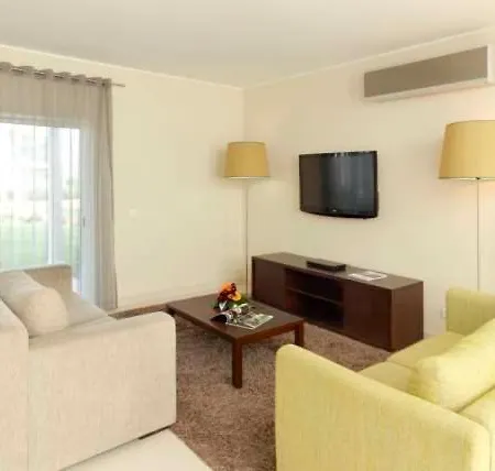Canada Sleeps 6 With Pool Air Con And Wifi * カルヴォエイロ