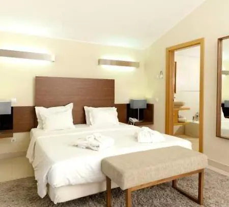 Canada Sleeps 6 With Pool Air Con And Wifi カルヴォエイロ
